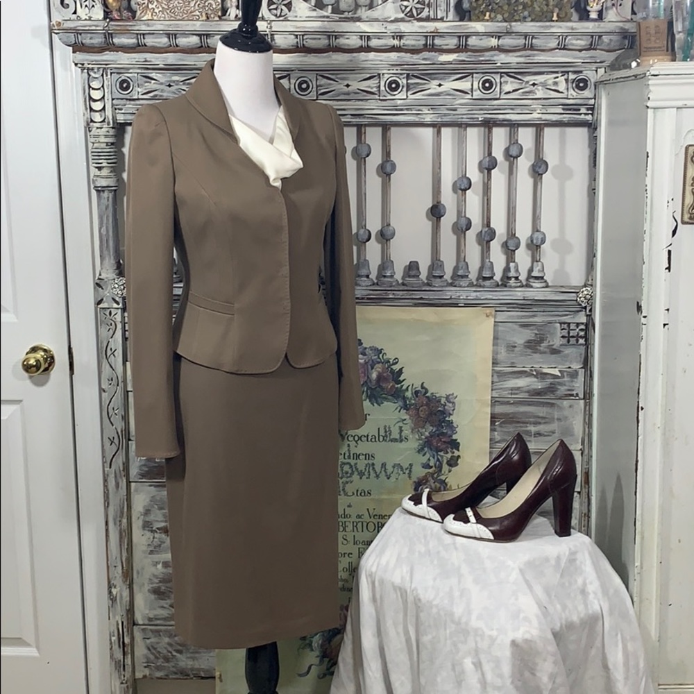 Elie Tahari Suit, Sz 4